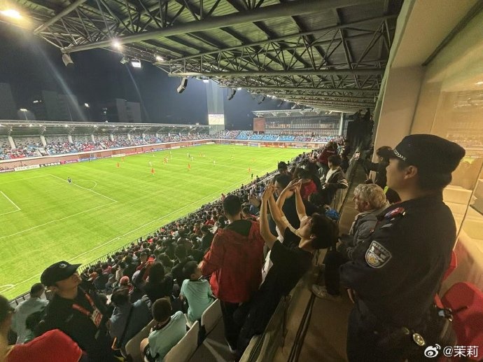  前國足主帥米盧現(xiàn)身球場，觀看U20國足vs卡塔爾U20