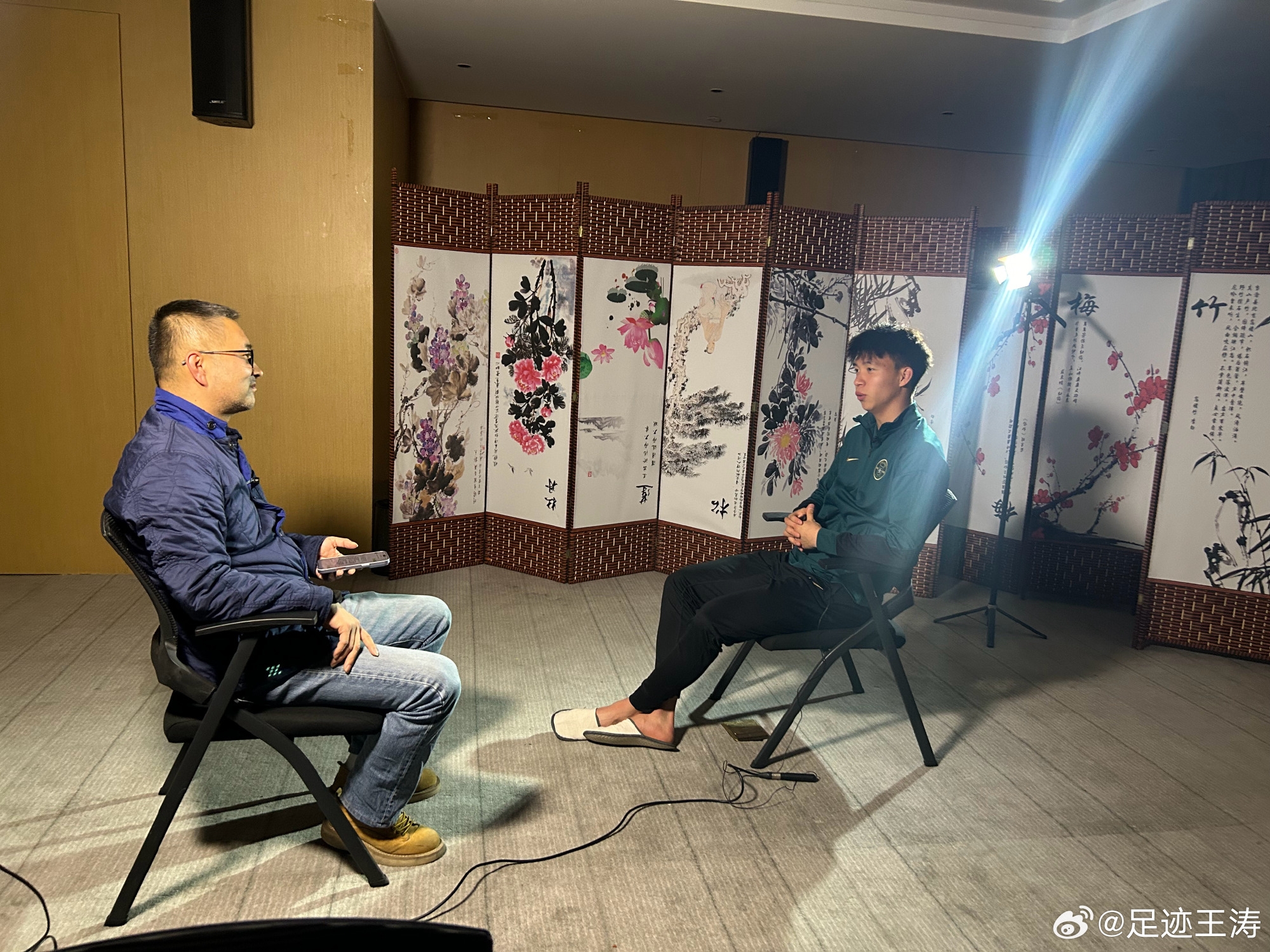  記者：王鈺棟視韋世豪為偶像&想加他微信，現進了國足不知加到沒
